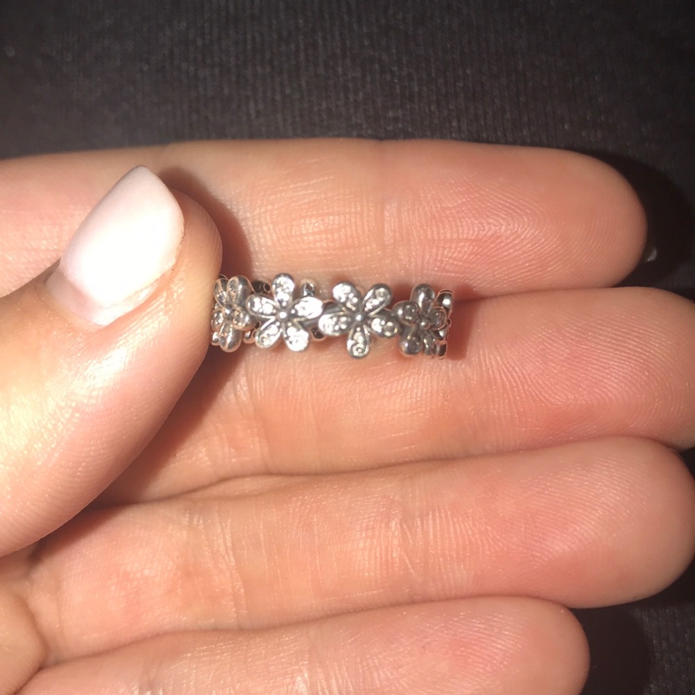 Pandora dazzling daisy ring size 5